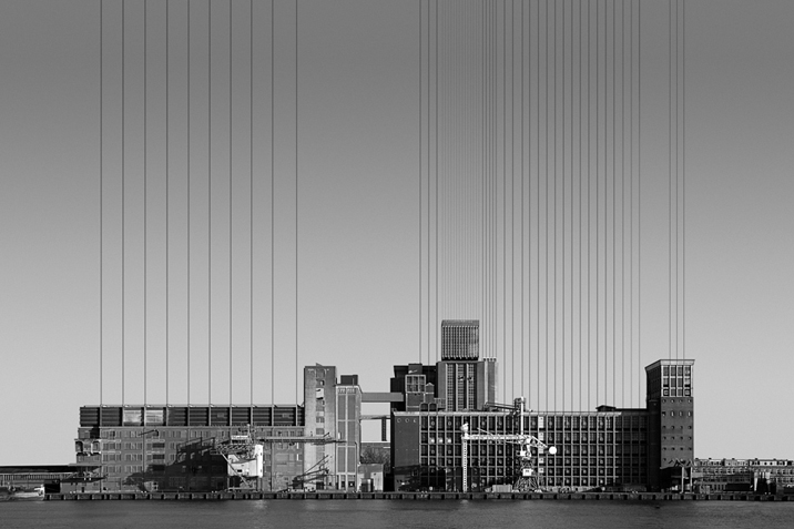 De serie 'Skylines' bestaat uit vier typische Rotterdamse landschappen. Robuuste beelden van de Maas met daarlangs industriële architectuur ademen de sfeer van de havenstad. In de foto's zijn onzichtbare lijnen, die voortkomen uit het beeld, zichtbaar gemaakt. Zo ontstaat een dynamische wisselwerking tussen de fotografische afbeelding en de grafische lijnen. Dennis Duinker | Kunstfotografie | Fotoprojecten | Videografie | Rotterdam | Fotografie | Kunst