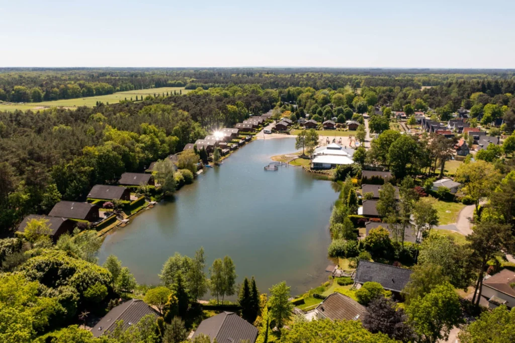 #2 Lochem

    Overijssel
    EuroParcs op 500m
    SUP verhuur
    Tiny House en bungalows
