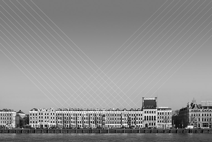 De serie 'Skylines' bestaat uit vier typische Rotterdamse landschappen. Robuuste beelden van de Maas met daarlangs industriële architectuur ademen de sfeer van de havenstad. In de foto's zijn onzichtbare lijnen, die voortkomen uit het beeld, zichtbaar gemaakt. Zo ontstaat een dynamische wisselwerking tussen de fotografische afbeelding en de grafische lijnen. Dennis Duinker | Kunstfotografie | Fotoprojecten | Videografie | Rotterdam | Fotografie | Kunst