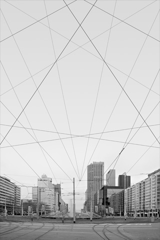 Hofpleinlijnen, Het lijnenspel van de tramkabels op Hofplein heb ik versterkt, gemanipuleerd en tot een geordend symmetrisch patroon laten uitvloeien. Dennis Duinker | Kunstfotografie | Fotoprojecten | Videografie | Rotterdam | Fotografie | Kunst